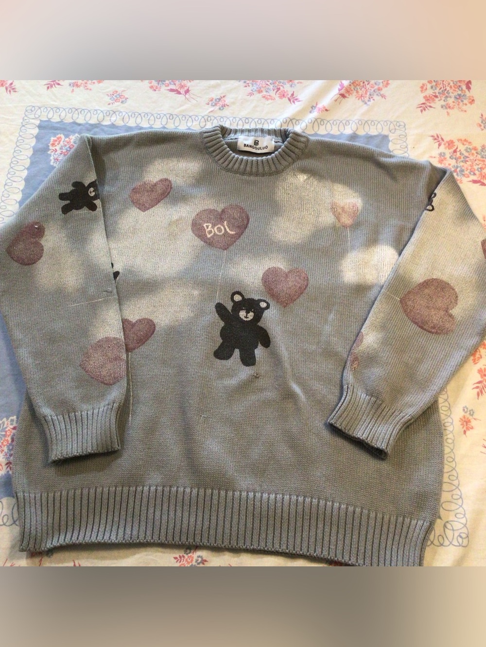 BANGOULUO Light Gray Crewneck Sweater with Teddy and Pink Hearts